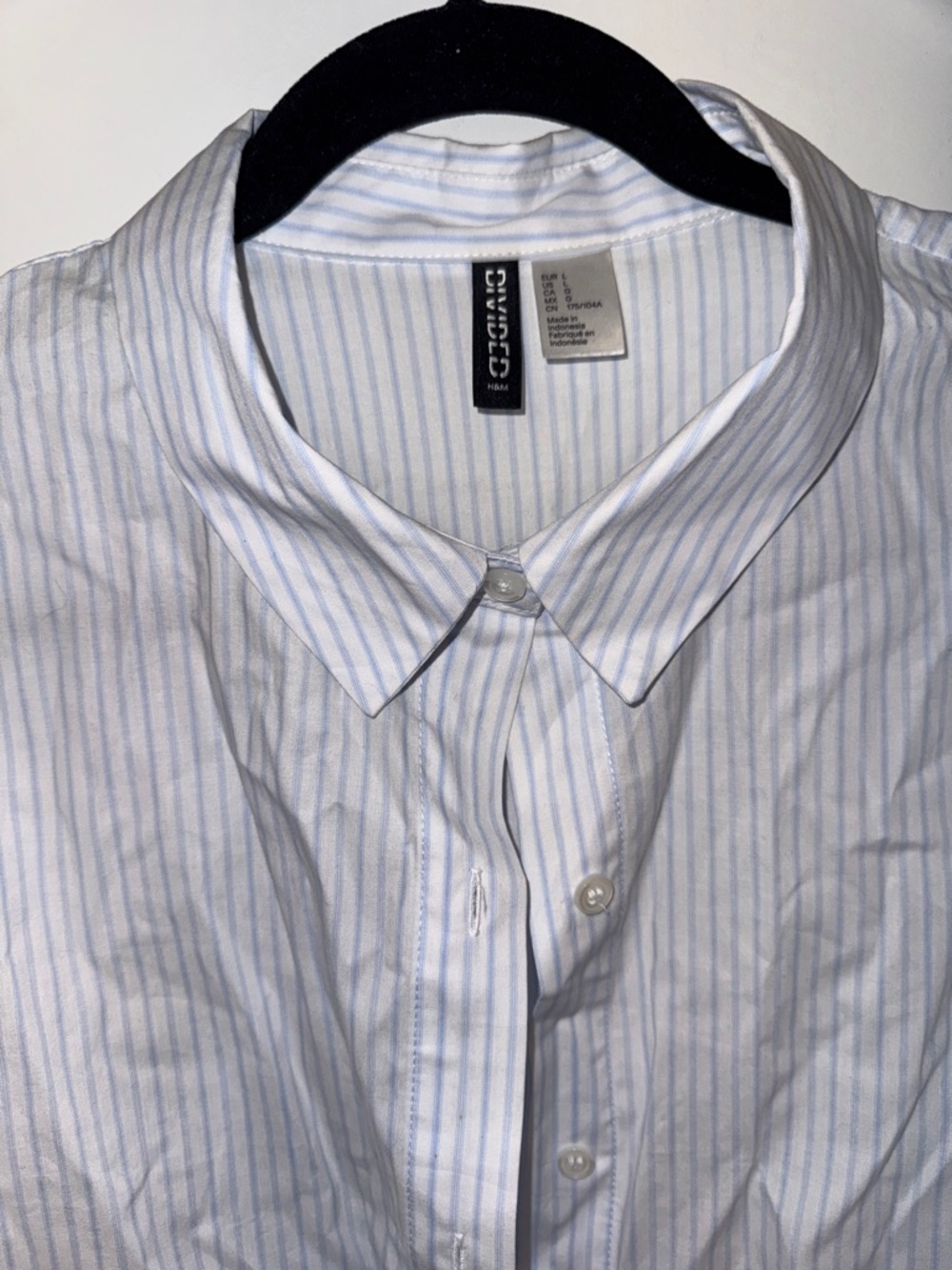 Divided Women’s Light Blue & White Striped Cropped Button-Down Shirt size large